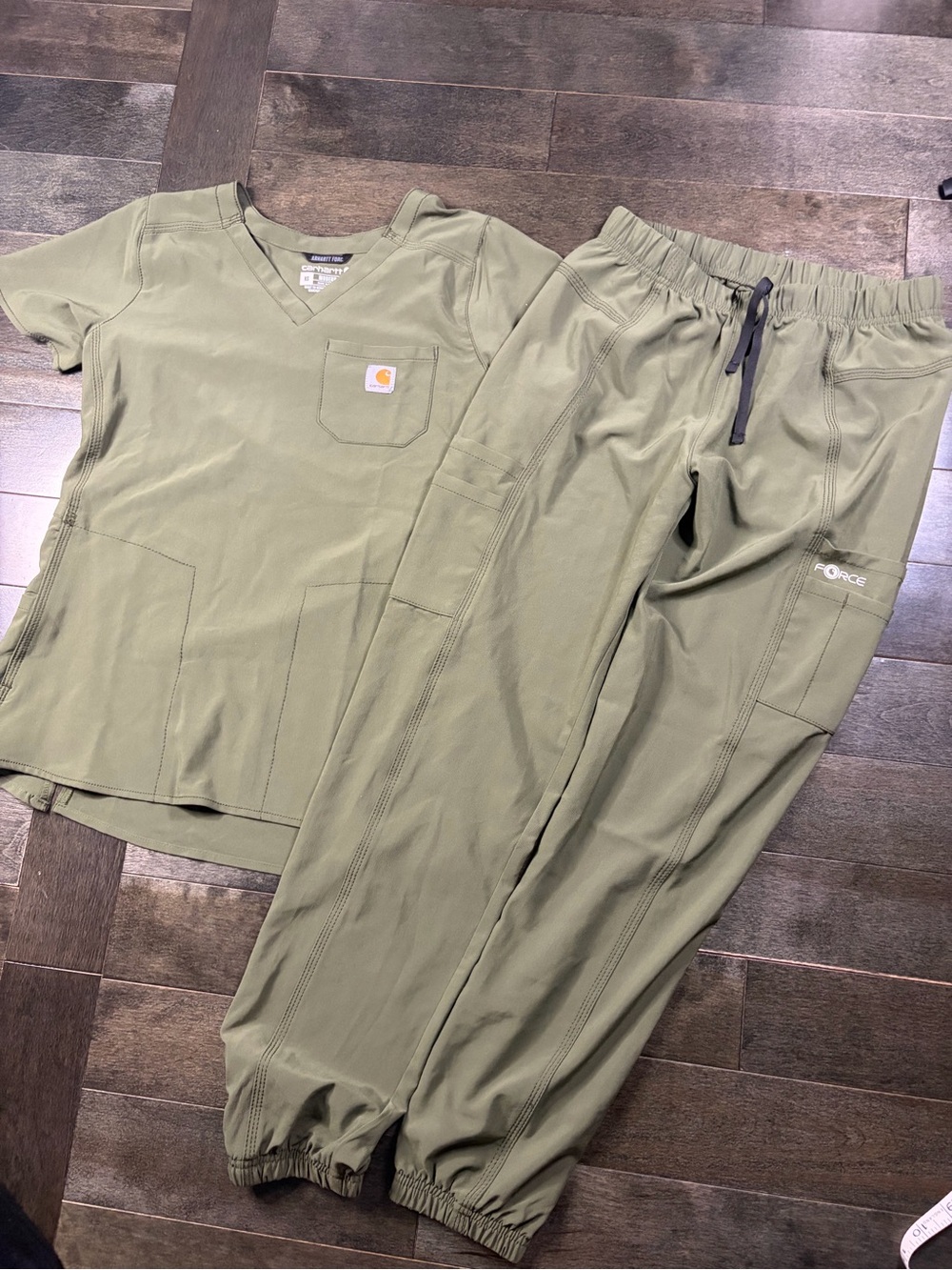 Carhartt Force Women’s Olive Green Scrub Set Top & Jogger Pants XS